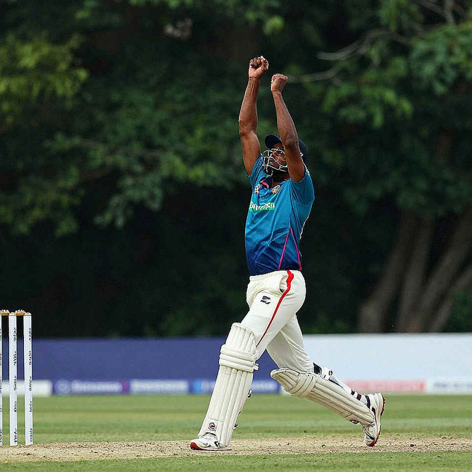 আঠারো মাস আর একটা লাল বল: নর্টিয়ের ফেরা, ডারবানের সিম, আর স্কোরবোর্ডের ভুলে যাওয়া কথাগুলো আঠারো মাস আর একটা লাল বল: নর্টিয়ের ফেরা, ডারবানের সিম, আর স্কোরবোর্ডের ভুলে যাওয়া কথাগুলো
