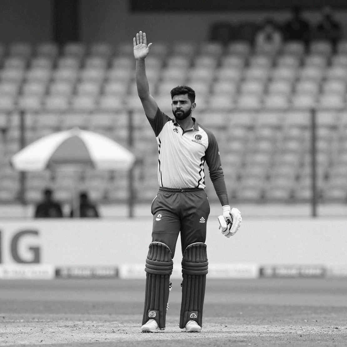 স্টপ ক্লক, আম্পায়ার্স কল আর ওভার-রেটের খাতা: ক্রিকেটের ঘড়ি আসলে কার হাতে?