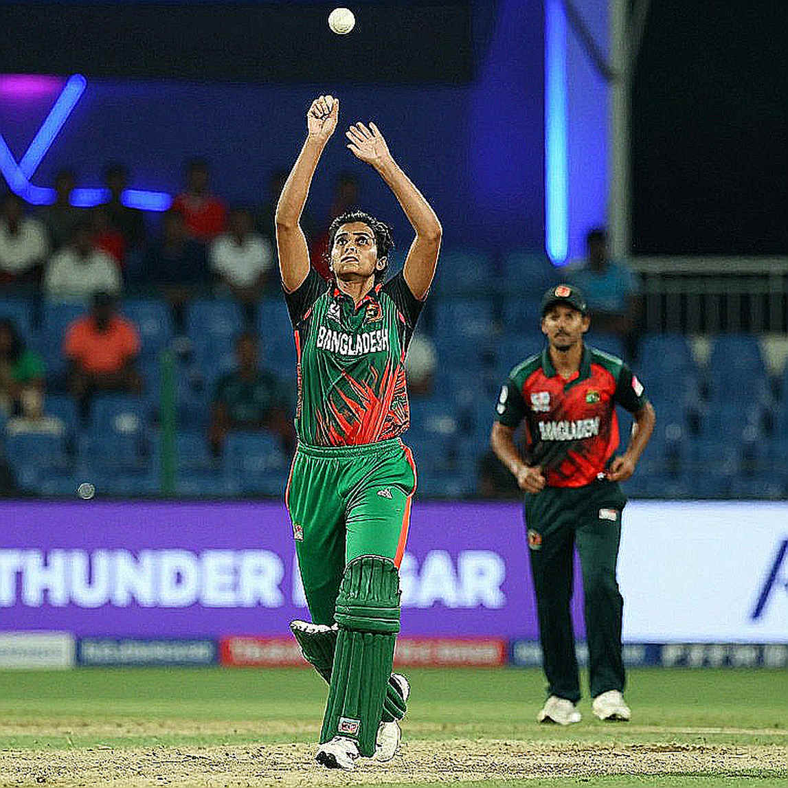 প্রসাদকে ঘিরে আইসিসির ফিচার: স্কোরকার্ডের অনুপস্থিতিতে উন্নয়নের খাতা প্রসাদকে ঘিরে আইসিসির ফিচার: স্কোরকার্ডের অনুপস্থিতিতে উন্নয়নের খাতা