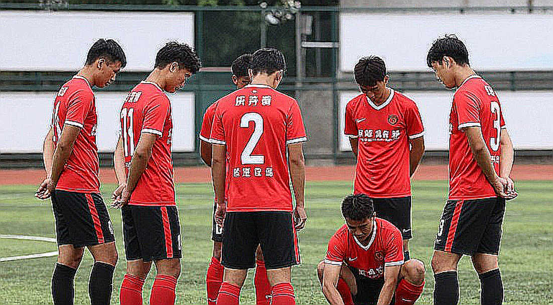 রোনালদো-শূন্য পর্তুগাল: শিরোনামের জানালা আর পিচের সত্য রোনালদো-শূন্য পর্তুগাল: শিরোনামের জানালা আর পিচের সত্য